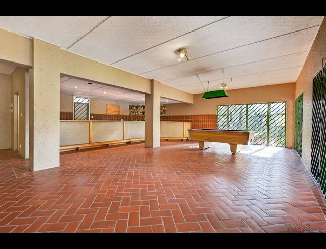 1 BEDROOM APARTMENT FOR SALE IN BRYANSTON